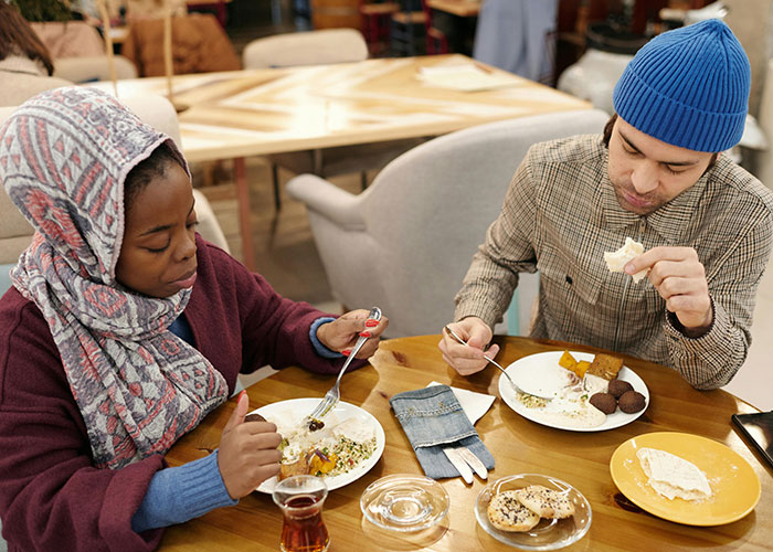 Man Refuses To Spend More Time On Meal Prep Just To Make Vegetarian Options For GF Man Refuses To Spend More Time On Meal Prep Just To Make Vegetarian Options For GF