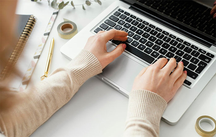 Man Accidentally Outsmarts Scammer, Gets Applauded At Police Station Man Accidentally Outsmarts Scammer, Gets Applauded At Police Station