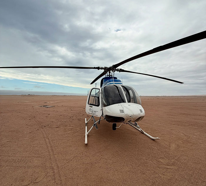 Martha Stewart Accused Of Making Embarrassing Photoshop Fail: “Where Did Your Hand Go?” Martha Stewart Accused Of Making Embarrassing Photoshop Fail: “Where Did Your Hand Go?”