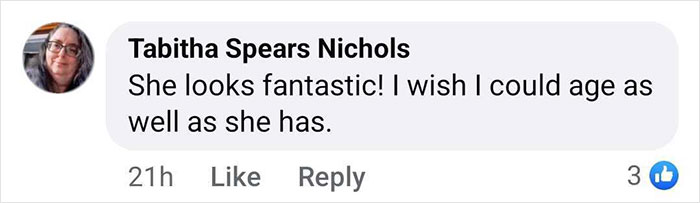 Comment praising Kendra Wilkinson's appearance, showing support amid weight gain criticism. Comment praising Kendra Wilkinson's appearance, showing support amid weight gain criticism.