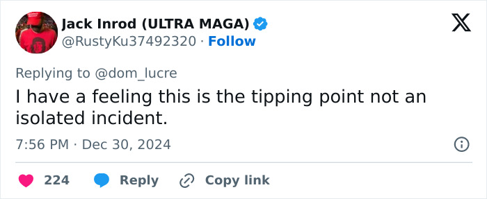 Tweet screenshot about a marriage incident after a wife kisses a singer on stage. Tweet screenshot about a marriage incident after a wife kisses a singer on stage.