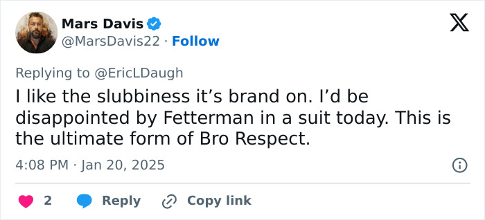 Tweet about a senator wearing gym shorts at an inauguration, discussing fashion choices. Tweet about a senator wearing gym shorts at an inauguration, discussing fashion choices.