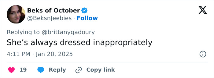 Tweet criticizing Lauren Sanchez’s attire at a presidential inauguration. Tweet criticizing Lauren Sanchez’s attire at a presidential inauguration.