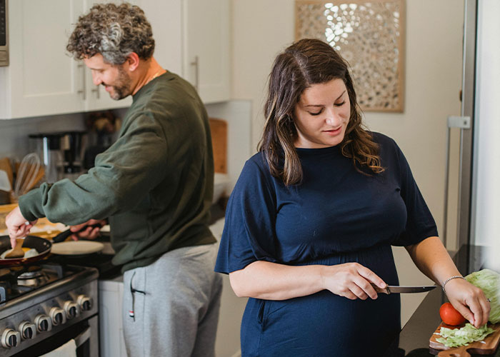 Man Refuses To Spend More Time On Meal Prep Just To Make Vegetarian Options For GF Man Refuses To Spend More Time On Meal Prep Just To Make Vegetarian Options For GF