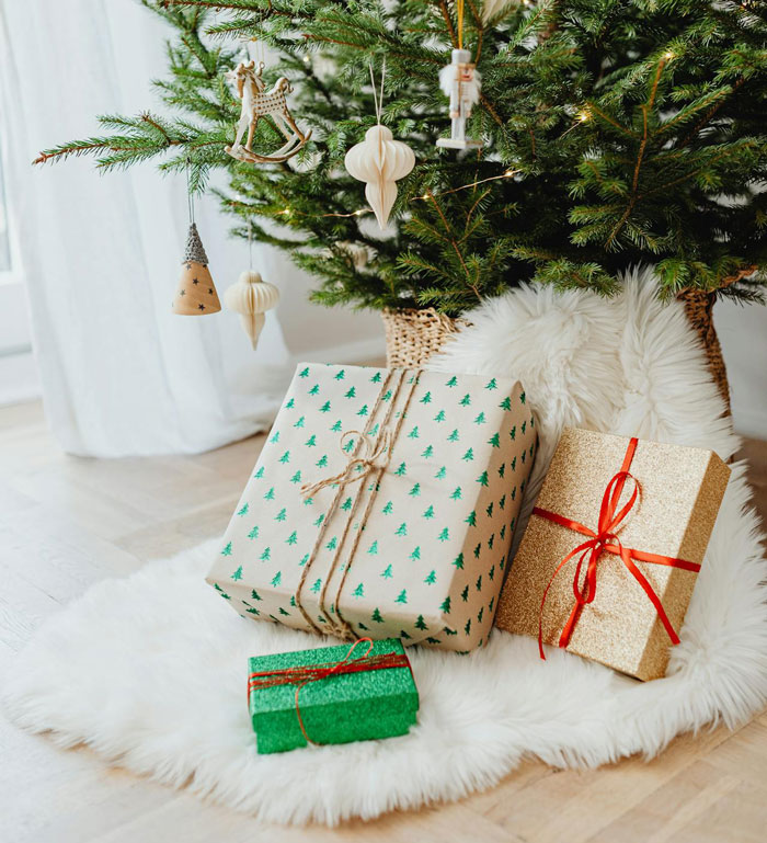 Woman Surprises Husband With Gift That’s “Unfathomable For A Former Poor Kid”, Is Left Devastated Woman Surprises Husband With Gift That’s “Unfathomable For A Former Poor Kid”, Is Left Devastated