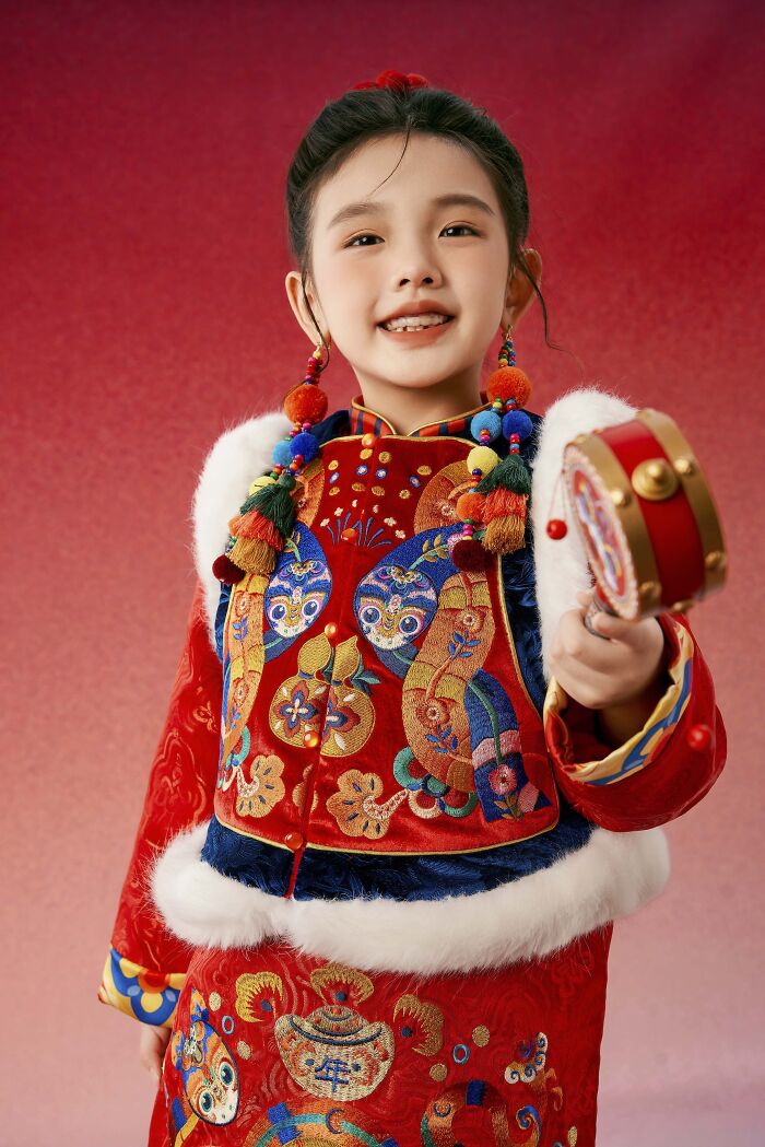 "Serpent Brings Fortune" By Kuang Zeng,dong Meng