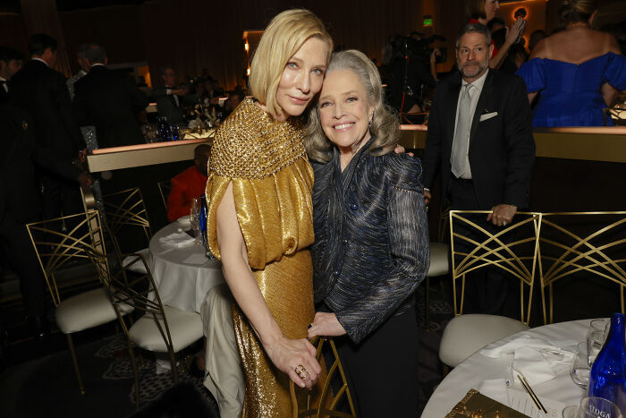 Kathy Bates Turns Heads On 2025 Golden Globes Red Carpet After Dramatic 100lb Transformation Kathy Bates Turns Heads On 2025 Golden Globes Red Carpet After Dramatic 100lb Transformation