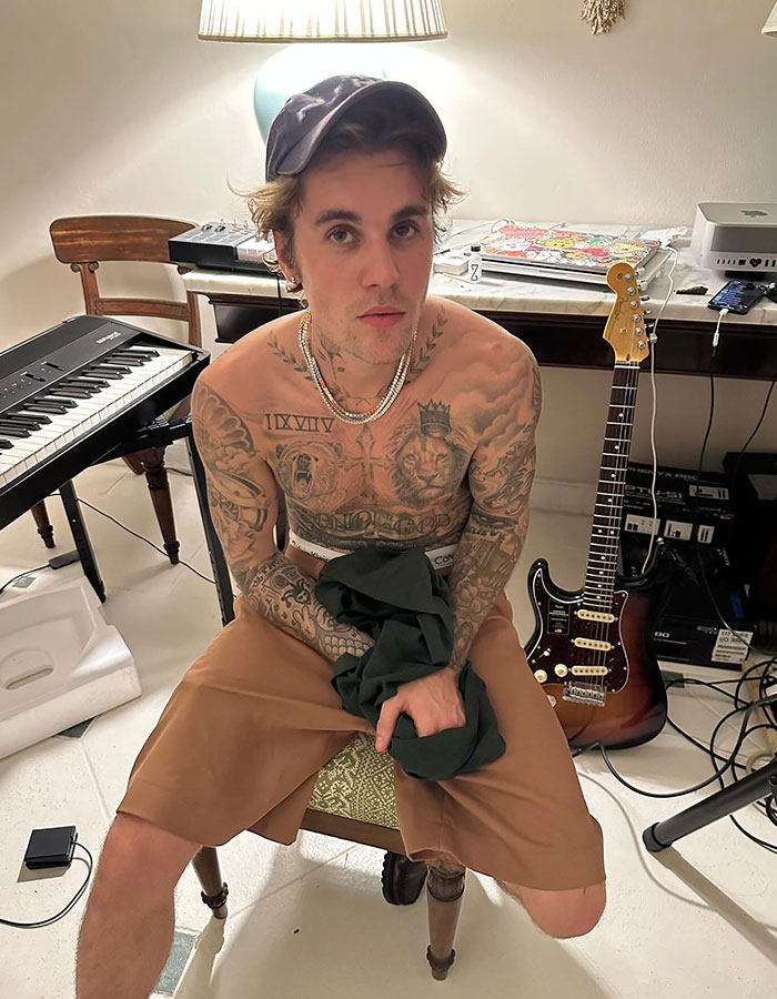 Justin Bieber's Bulge Sparks Hilarious Reactions After He Strips Down To Underwear On Vacation Justin Bieber's Bulge Sparks Hilarious Reactions After He Strips Down To Underwear On Vacation