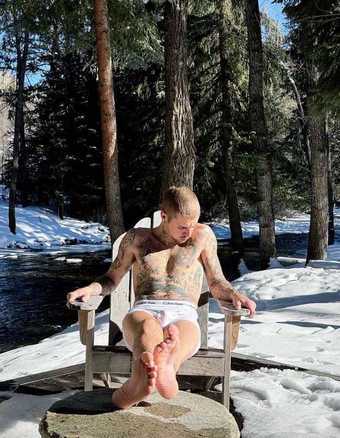 Justin Bieber's Bulge Sparks Hilarious Reactions After He Strips Down To Underwear On Vacation Justin Bieber's Bulge Sparks Hilarious Reactions After He Strips Down To Underwear On Vacation