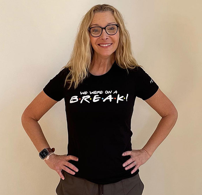 “Timing Is Everything”: Lisa Kudrow Finds Note Left By Matthew Perry Inside ‘Friends’ Cookie Jar “Timing Is Everything”: Lisa Kudrow Finds Note Left By Matthew Perry Inside ‘Friends’ Cookie Jar