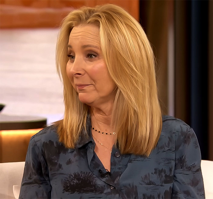“Timing Is Everything”: Lisa Kudrow Finds Note Left By Matthew Perry Inside ‘Friends’ Cookie Jar “Timing Is Everything”: Lisa Kudrow Finds Note Left By Matthew Perry Inside ‘Friends’ Cookie Jar