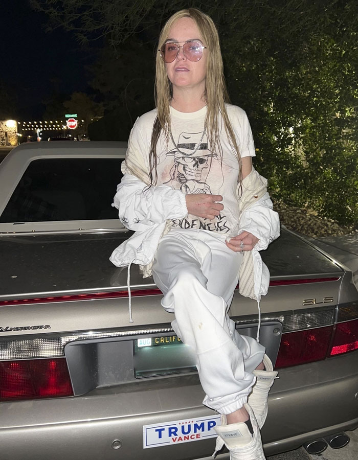 Actress from Orange Is The New Black sitting on a car, wearing sunglasses and casual outfit at night. Actress from Orange Is The New Black sitting on a car, wearing sunglasses and casual outfit at night.