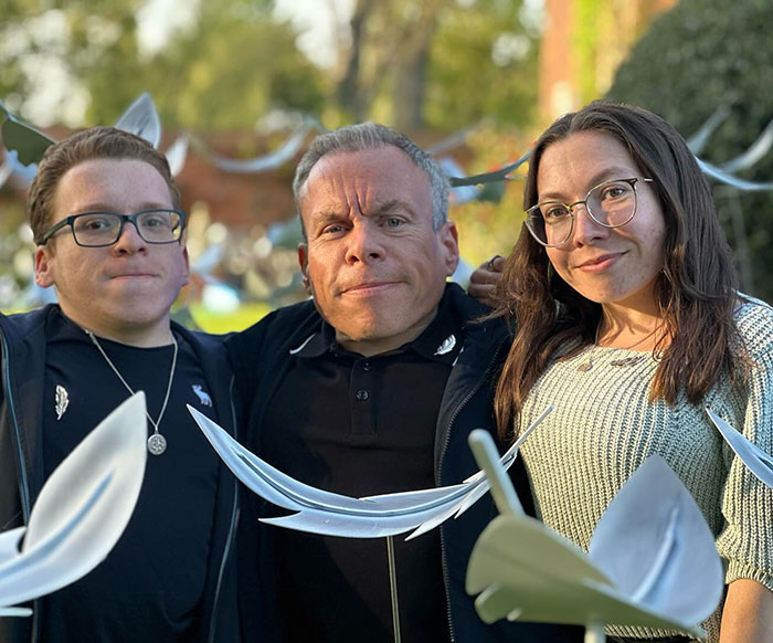 People Sympathize With ‘Harry Potter’ Actor Warwick Davis As He Sues Hospital After Wife’s Passing People Sympathize With ‘Harry Potter’ Actor Warwick Davis As He Sues Hospital After Wife’s Passing