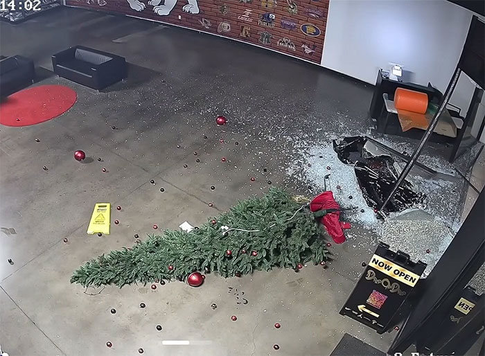 California Store Owner’s Clever Anti-Theft Hack Stumps Robbers: “Well Played, Sir” California Store Owner’s Clever Anti-Theft Hack Stumps Robbers: “Well Played, Sir”