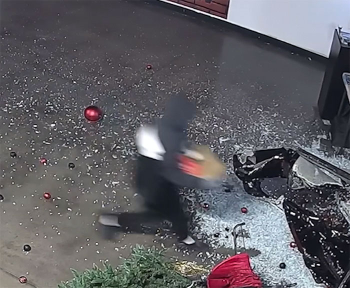 California Store Owner’s Clever Anti-Theft Hack Stumps Robbers: “Well Played, Sir” California Store Owner’s Clever Anti-Theft Hack Stumps Robbers: “Well Played, Sir”