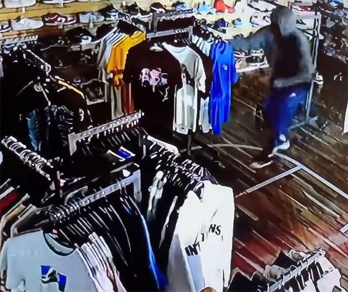 California Store Owner’s Clever Anti-Theft Hack Stumps Robbers: “Well Played, Sir” California Store Owner’s Clever Anti-Theft Hack Stumps Robbers: “Well Played, Sir”