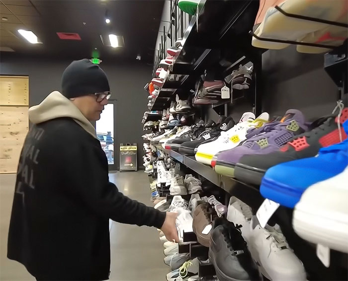 California Store Owner’s Clever Anti-Theft Hack Stumps Robbers: “Well Played, Sir” California Store Owner’s Clever Anti-Theft Hack Stumps Robbers: “Well Played, Sir”