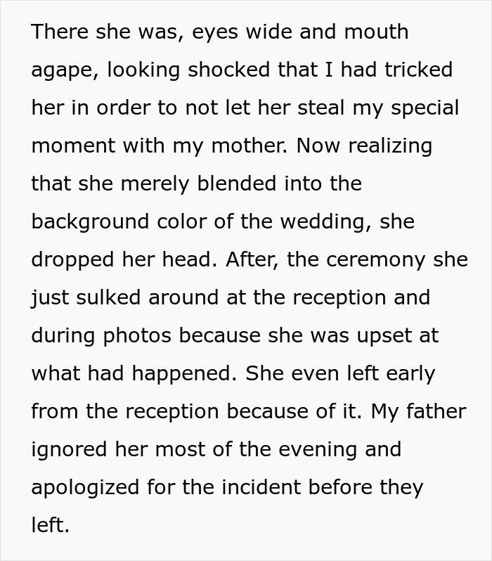 Text recounting how a stepmom blended in with wedding decor, failing to upstage the bride. Text recounting how a stepmom blended in with wedding decor, failing to upstage the bride.