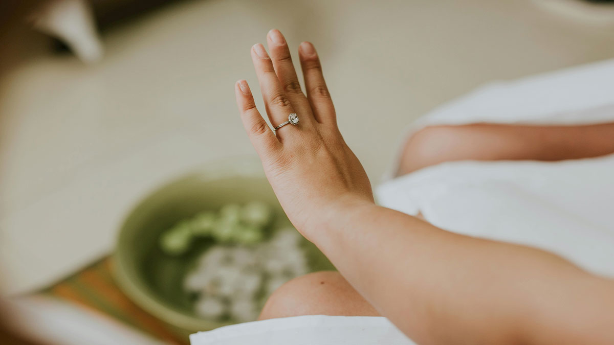 Lady Lives Paycheck To Paycheck, Says No To Bestie’s $500 Bachelorette Mini-Vacay, Faces Backlash