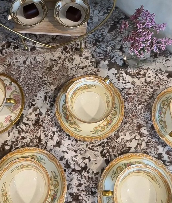 “It’s So Hard To Make Friends”: Woman Breaks Down After Throwing Lavish Party That No One Went To “It’s So Hard To Make Friends”: Woman Breaks Down After Throwing Lavish Party That No One Went To