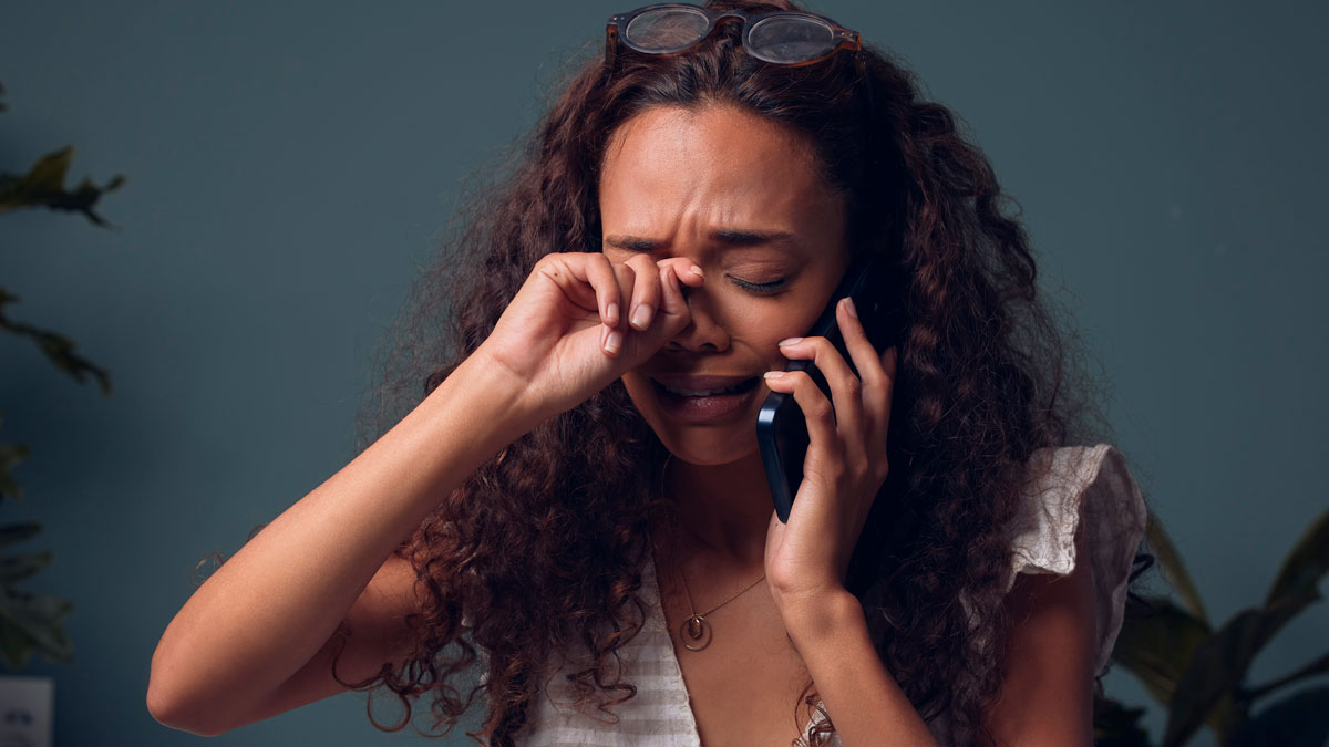 Woman Has To Awkwardly Ask Her Best Friend If She’s Invited To Her Wedding, Gets Told No