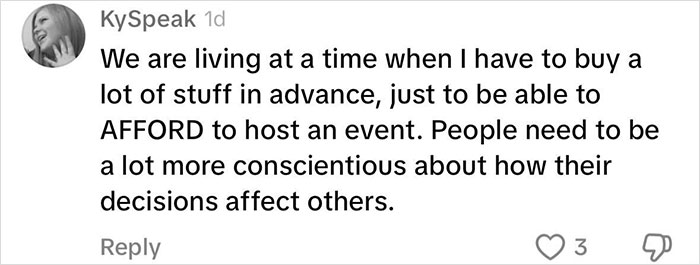 “It’s So Hard To Make Friends”: Woman Breaks Down After Throwing Lavish Party That No One Went To “It’s So Hard To Make Friends”: Woman Breaks Down After Throwing Lavish Party That No One Went To