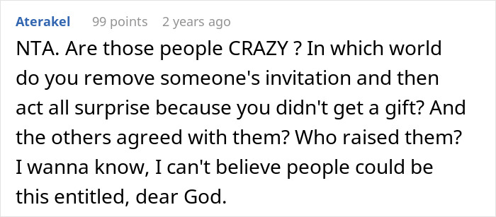 Reddit thread comment questioning wedding etiquette and entitlement after BFF canceled wedding cake order. Reddit thread comment questioning wedding etiquette and entitlement after BFF canceled wedding cake order.