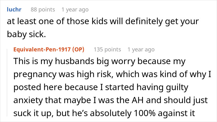 Reddit comments discussing family pressures on woman to care for kids during a wedding. Reddit comments discussing family pressures on woman to care for kids during a wedding.