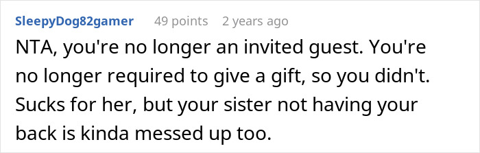 Reddit comment discussing a wedding cake issue related to an uninvited guest. Reddit comment discussing a wedding cake issue related to an uninvited guest.