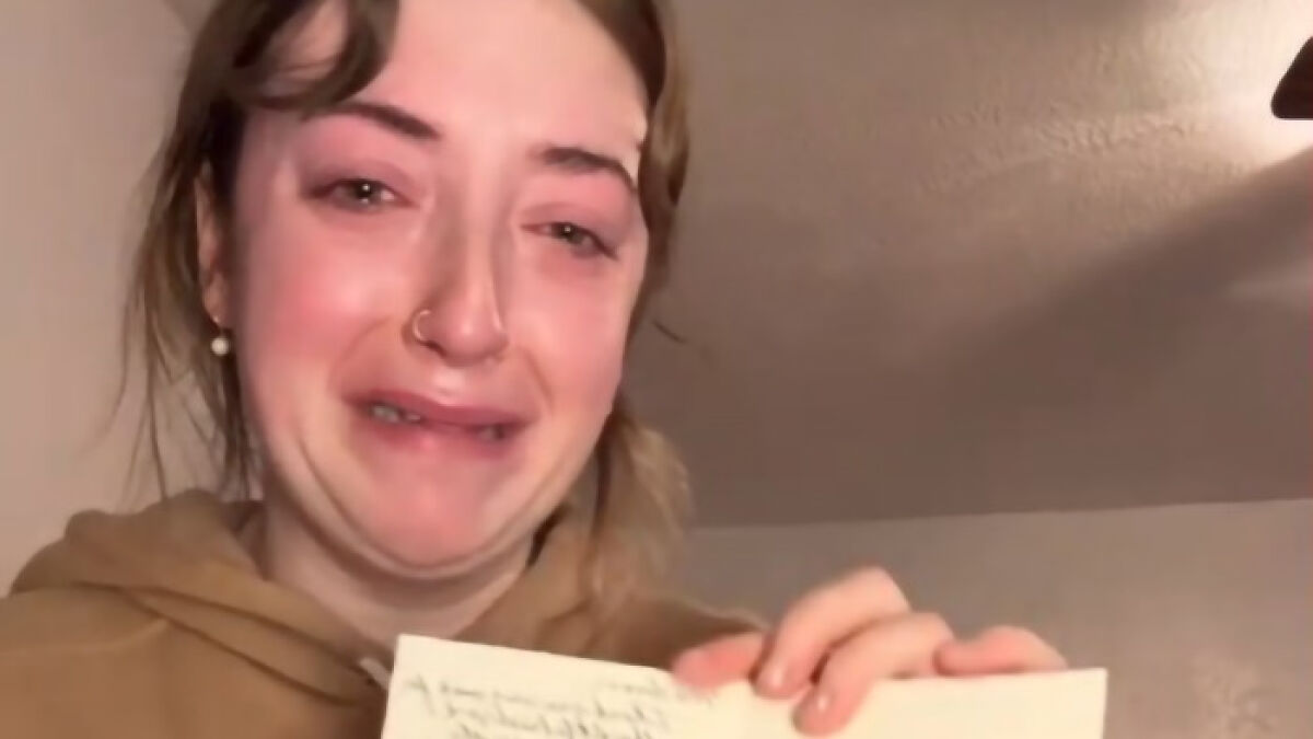Woman Says Farewell To Longtime Mailman Before Moving Out—His Response Moves Her To Tears