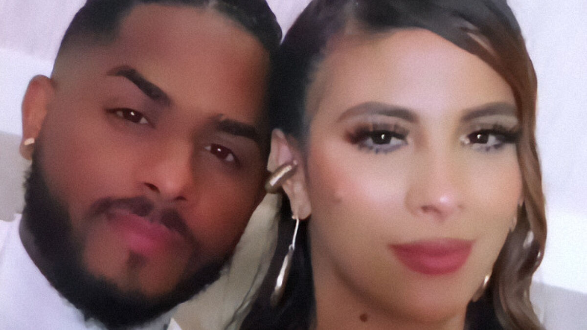 “She’s Awful!”: Furious Husband Demands Divorce After Wife Kisses Singer On Stage Thank you!