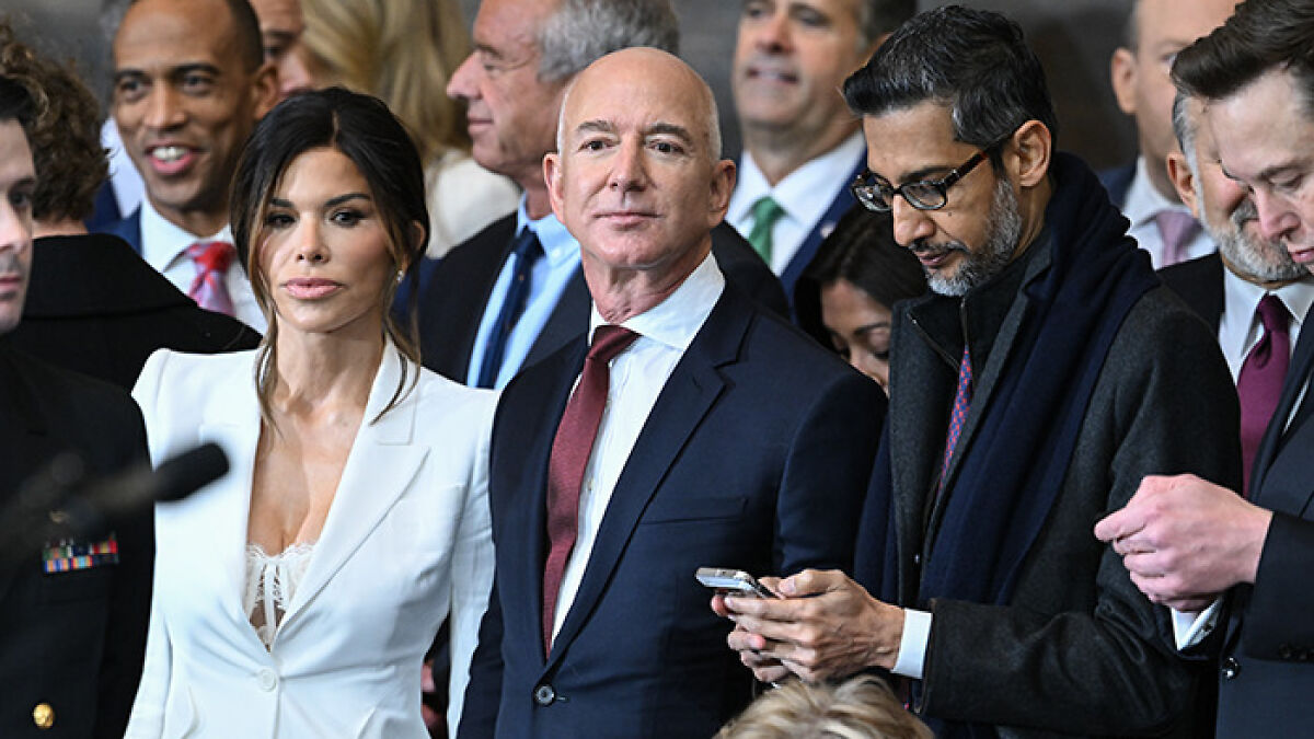 Jeff Bezos’ Fiancée Lauren Sanchez Accused Of “Inappropriately” Wearing “Lingerie” To Presidential Inauguration
