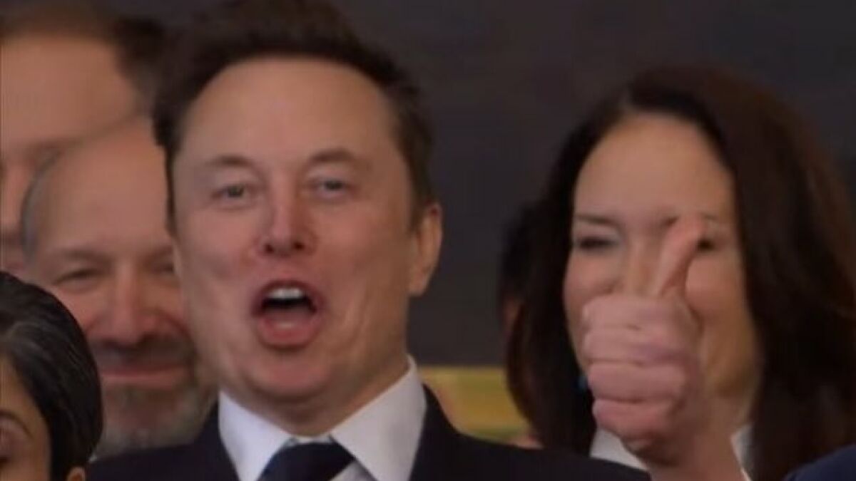 “He’s Malfunctioning”: Elon Musk Becomes A Meme At Presidential Inauguration Over “Mars” Mention