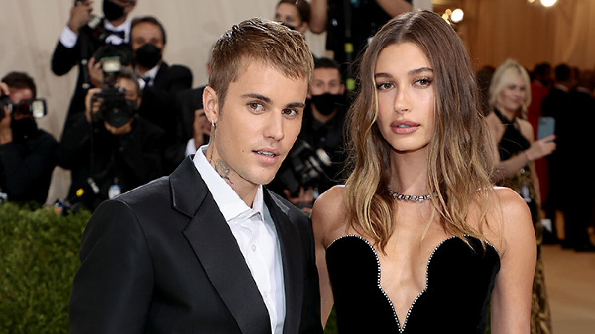Justin Bieber Fuels Divorce Rumors By Unfollowing Hailey On Instagram After Cryptic Post