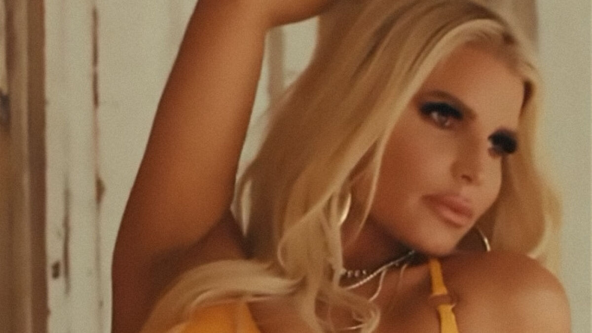 Jessica Simpson Shows Off “Revenge Body” In Skimpy Swimsuit After Divorcing Eric Johnson