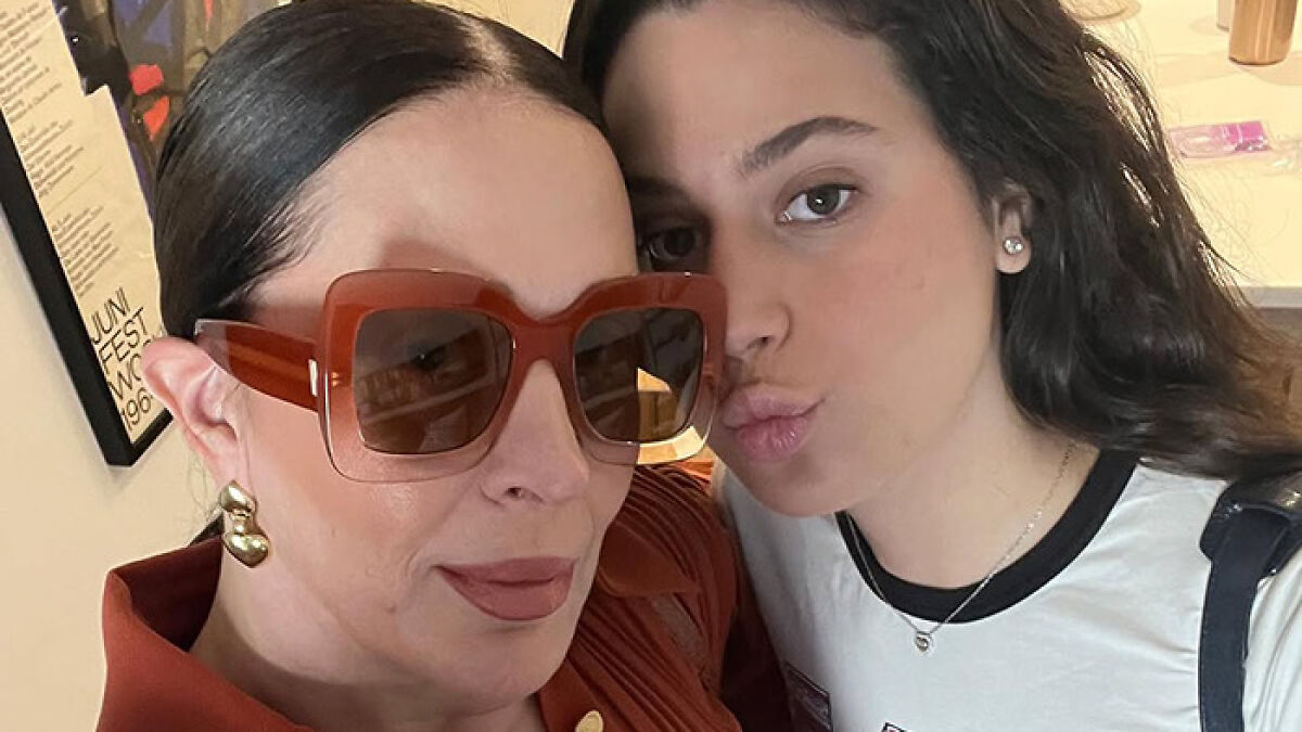 “Should Be Arrested”: Internet Furious At Mom For Giving Intimate Toy To Daughter “Too Early”