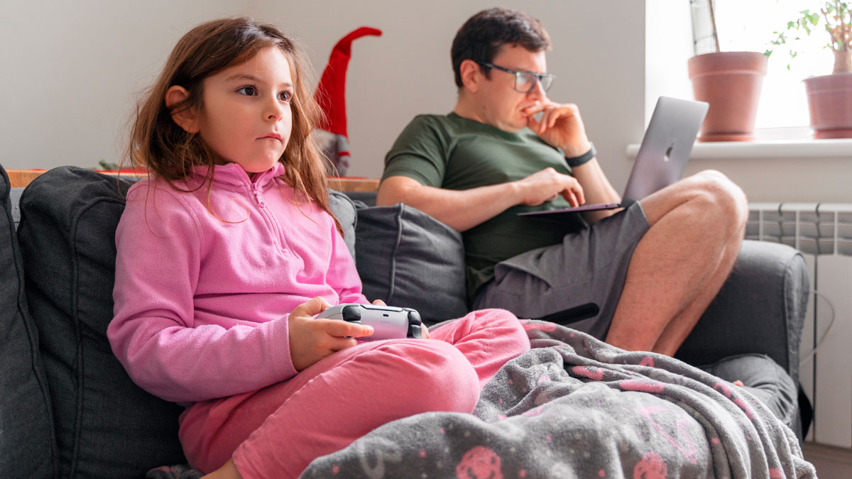 “I Cut Contact With Him”: 30 Parenting Mistakes From Dads That Leave Scars On Daughters