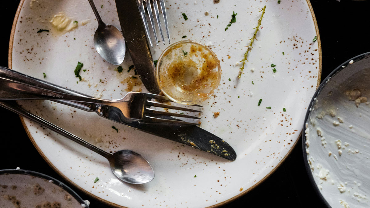 “I Waited For Them To Come By”: Man Gets Abandoned By Staff In A Restaurant, Dines And Dashes