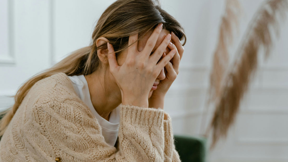 Woman Wonders Why Her Home Is Turning Green, Finds Out It’s Because Husband Is Cheating