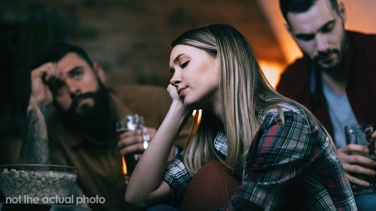 Guy Enables His Friends’ Cheating, Explodes At GF When She Tells One Of Their Wives About It