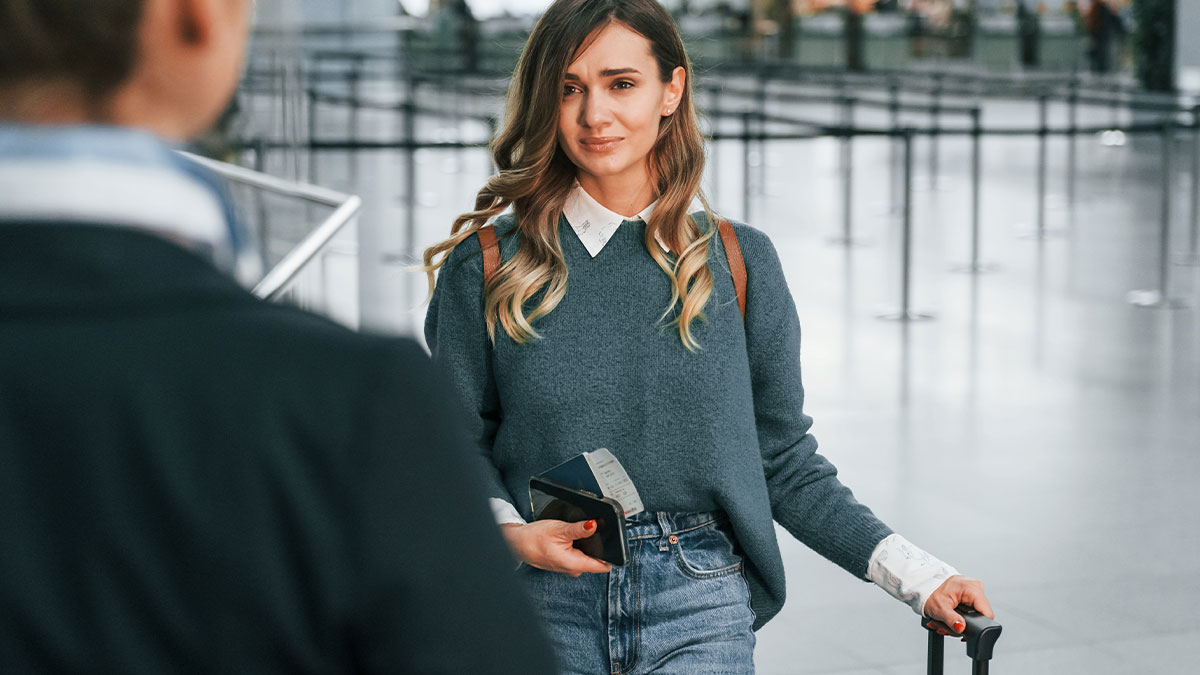 Woman Rages After Her Airport Plan Doesn’t Work Out: “She Won’t Stop Screaming”