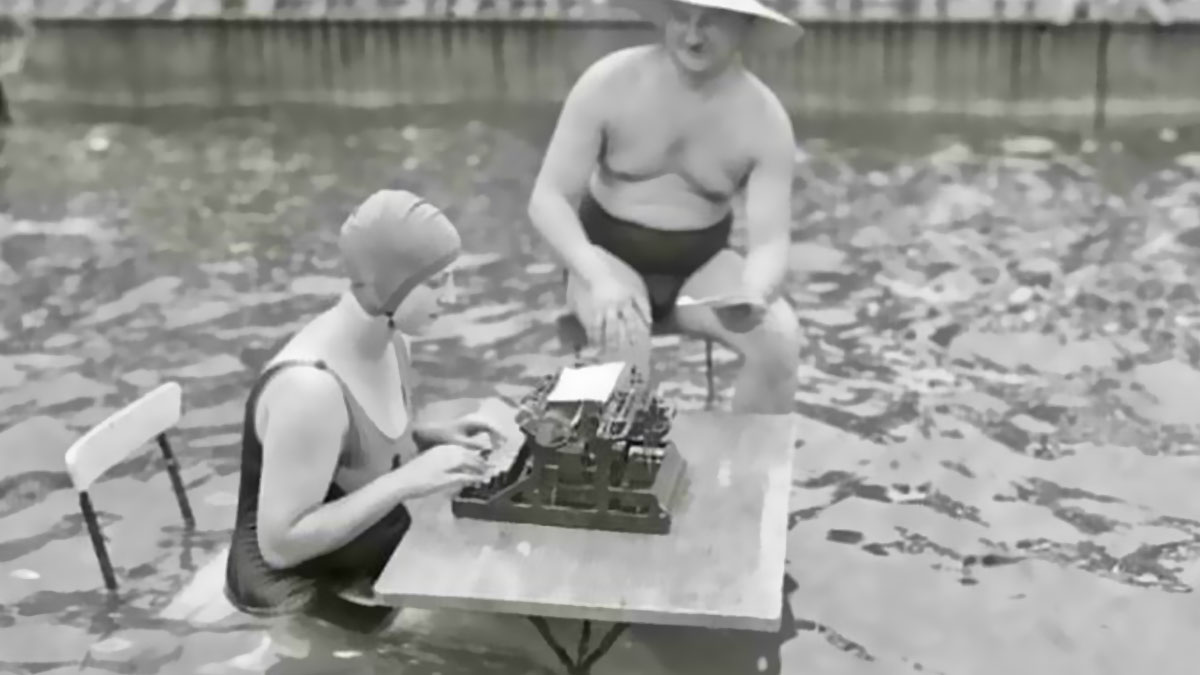 50 Times History Went Off The Rails And Somehow Landed In A Perfect Photo