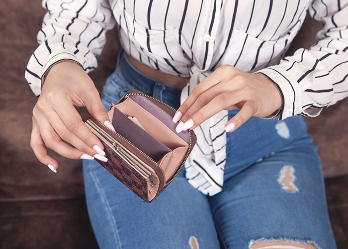 Woman Gives Her Freeloader Friend A Taste Of Her Own Medicine, Dinner Gets Awkward Woman Gives Her Freeloader Friend A Taste Of Her Own Medicine, Dinner Gets Awkward