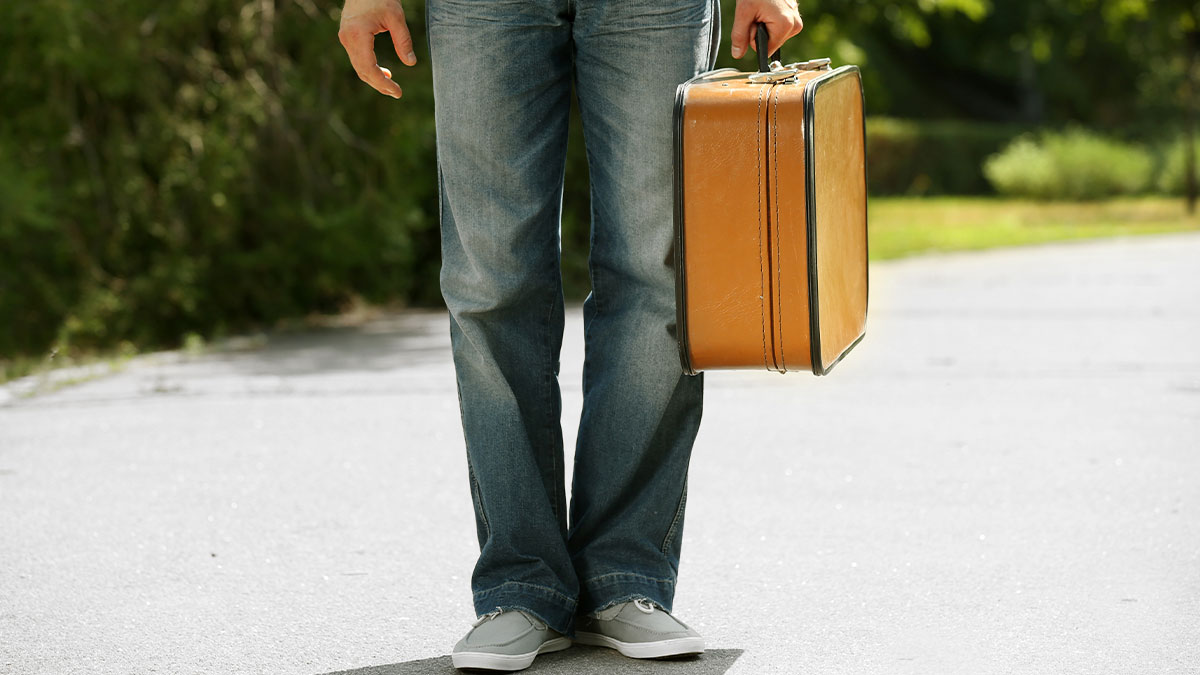 Parents Kick Gay Son Out, Yet Still Expect Him To Do Chores, He Gives Them A Reality Check