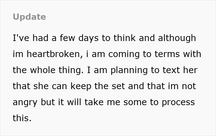 Text update discussing feelings about a silverware-related drama with an aunt, expressing heartbreak and resolution. Text update discussing feelings about a silverware-related drama with an aunt, expressing heartbreak and resolution.