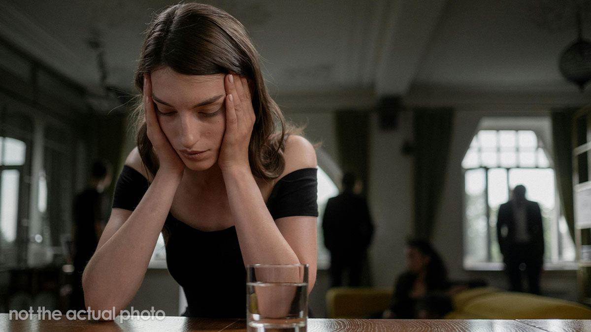 Aunt Becomes Defensive And Nasty After Niece Confronts Her Over Stealing Late Mom’s Family Silver