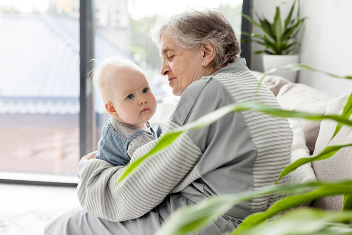 In-Laws Removed From Daughter-In-Law’s Home By Police After Refusing To Leave The Guest Room In-Laws Removed From Daughter-In-Law’s Home By Police After Refusing To Leave The Guest Room