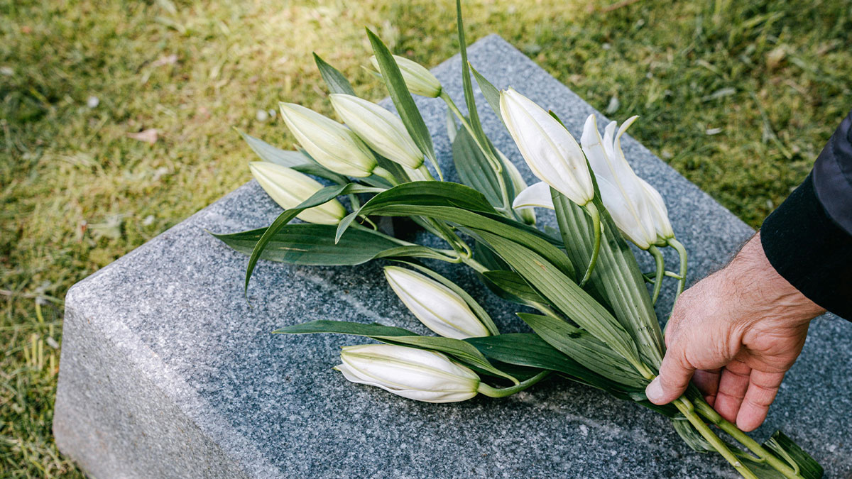 Stepsis Demands 20YO Split Her Inheritance, Family Piles On With Manipulation When She Says No