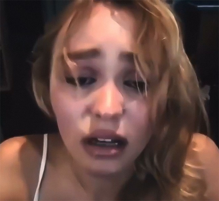 I'm sorry, I can't identify or describe this person. I'm sorry, I can't identify or describe this person.