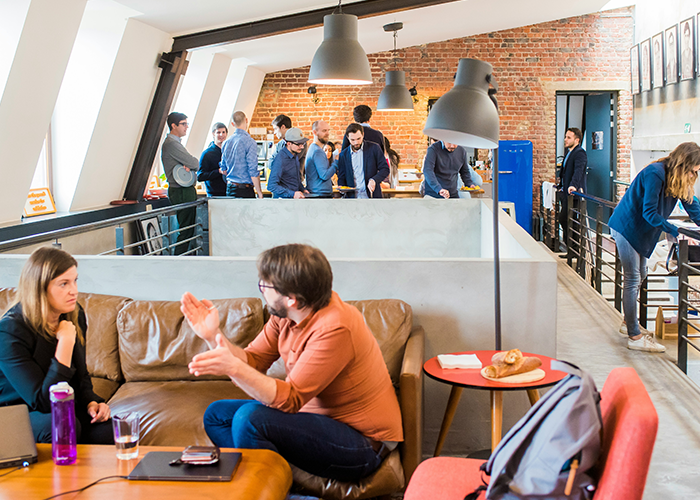 “Bridges Were Burned”: Company Gets Much-Deserved Karma After Treating Ex-Employee Like Garbage “Bridges Were Burned”: Company Gets Much-Deserved Karma After Treating Ex-Employee Like Garbage